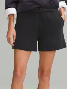 Lululemon women’s softstreme shorts
